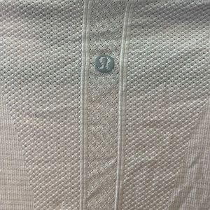 Never worn Lululemon Swiftly Tech long sleeve